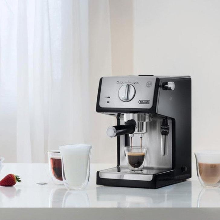 De'Longhi Compact Manual espresso pump coffee machine - Black & Silver